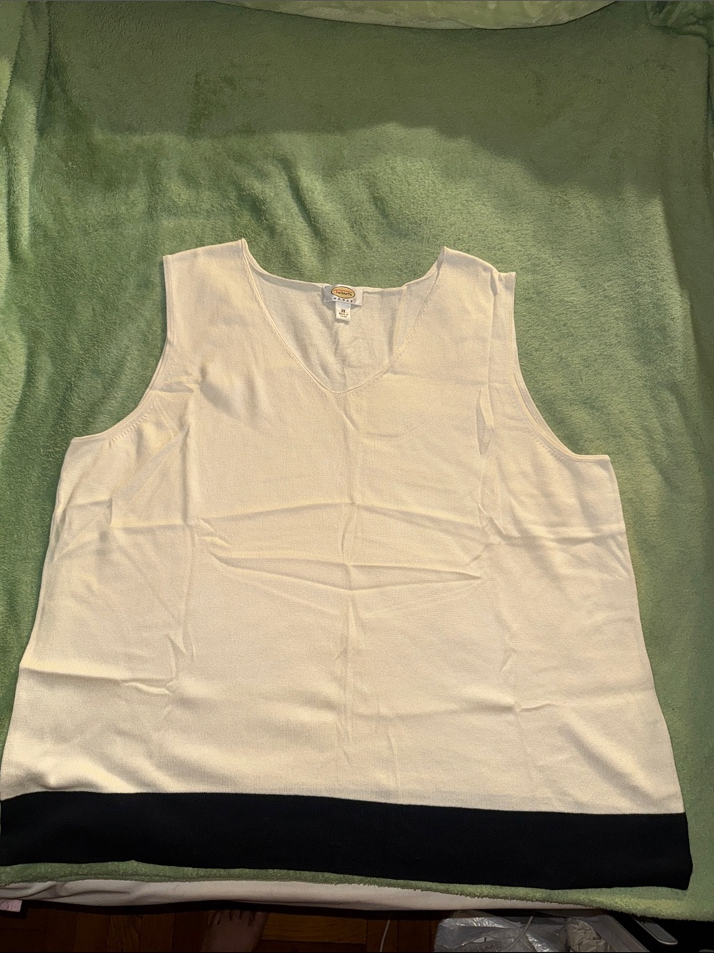 NWOT Talbots Sleeveless Cream/Black V-Neck Top. 57% Silk/41% Cotton/2% Cashmere